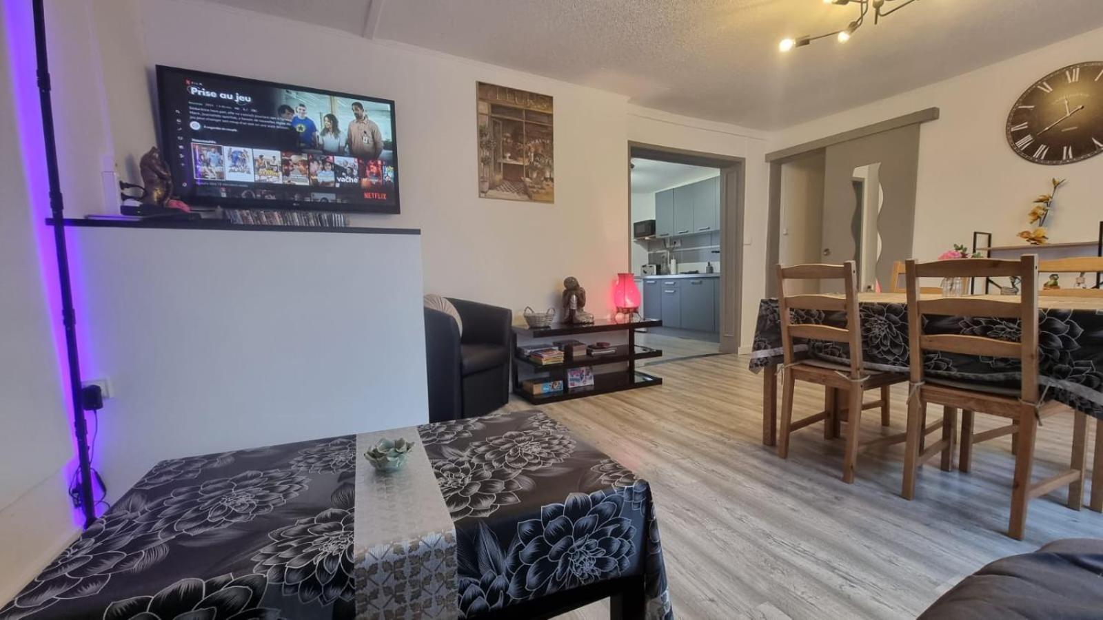 Appartement Rethel - Netflix - Marc & Cecile Екстериор снимка